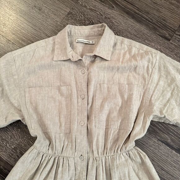 Elegant Beige Button-Down Dress - Picture 3 of 11